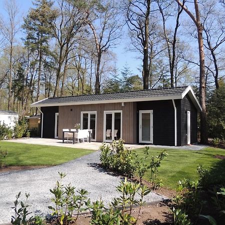 Comfortable Chalet With Combination Microwave Near The Veluwe Hoenderloo Eksteriør bilde