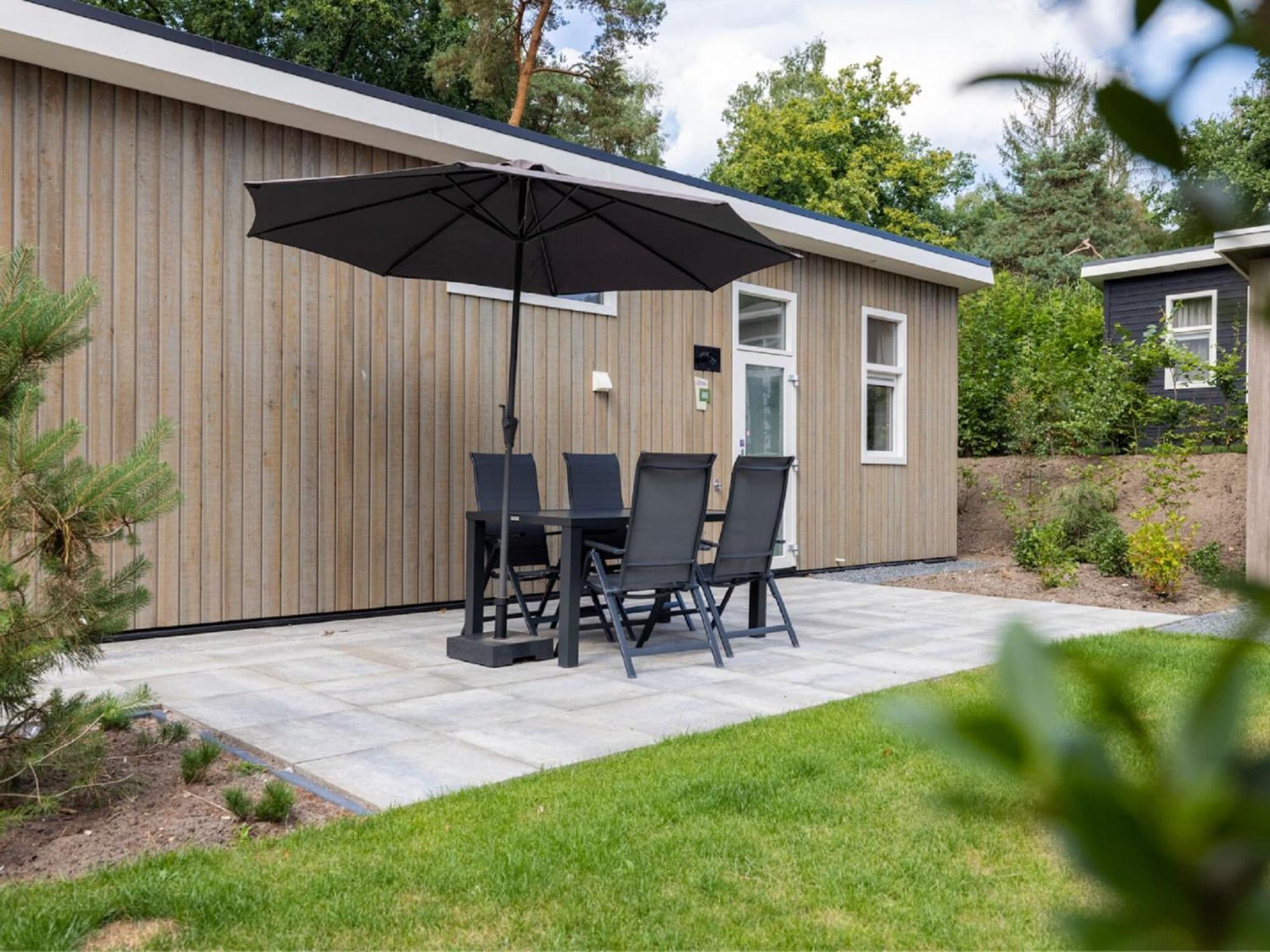 Comfortable Chalet With Combination Microwave Near The Veluwe Hoenderloo Eksteriør bilde