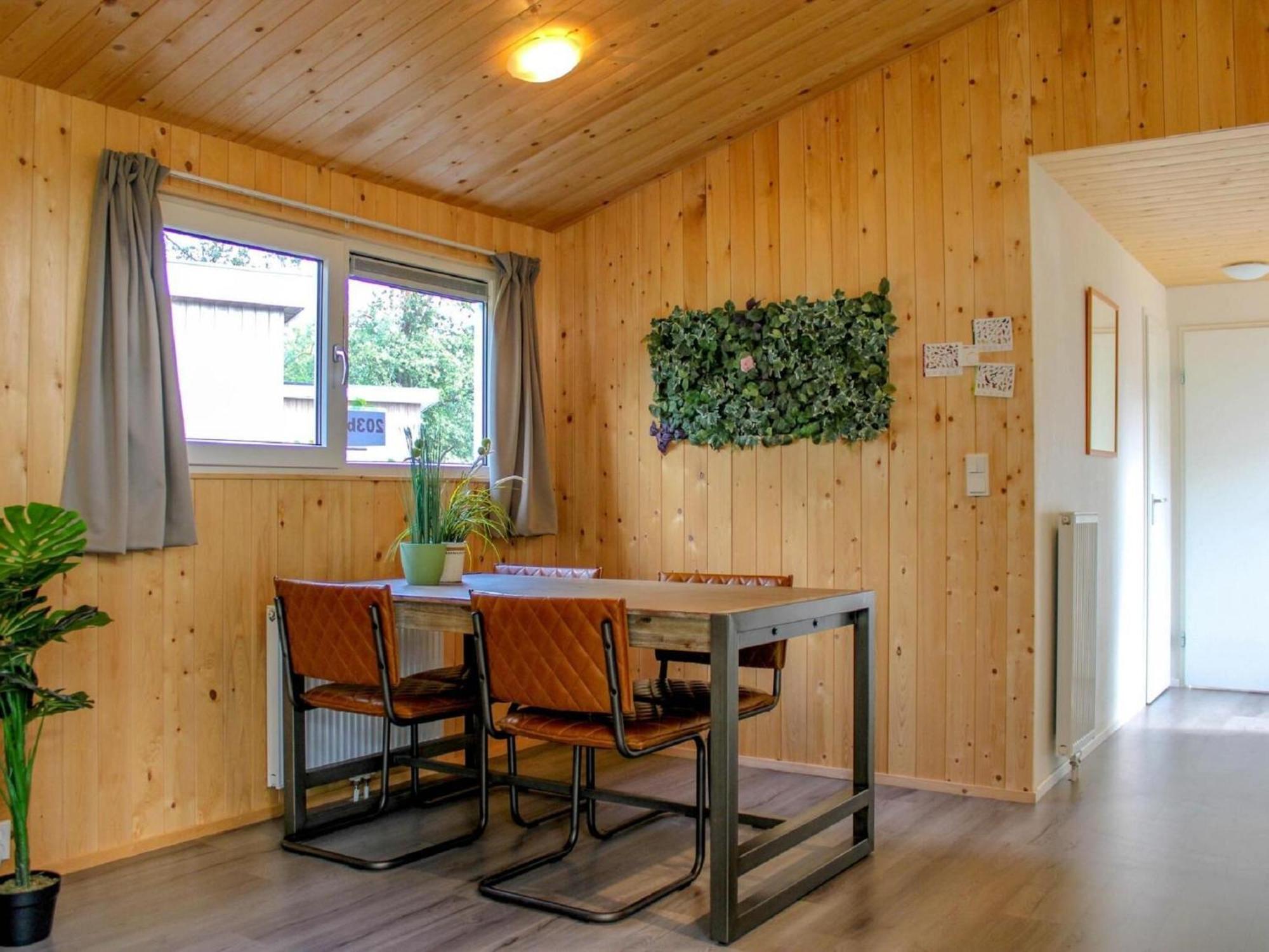 Comfortable Chalet With Combination Microwave Near The Veluwe Hoenderloo Eksteriør bilde