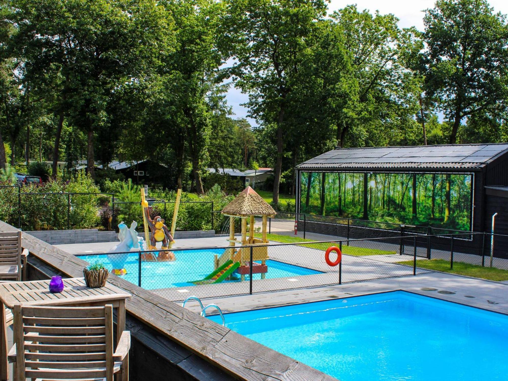 Comfortable Chalet With Combination Microwave Near The Veluwe Hoenderloo Eksteriør bilde